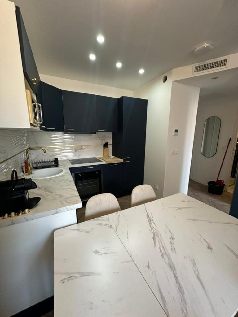 Moon Apartment