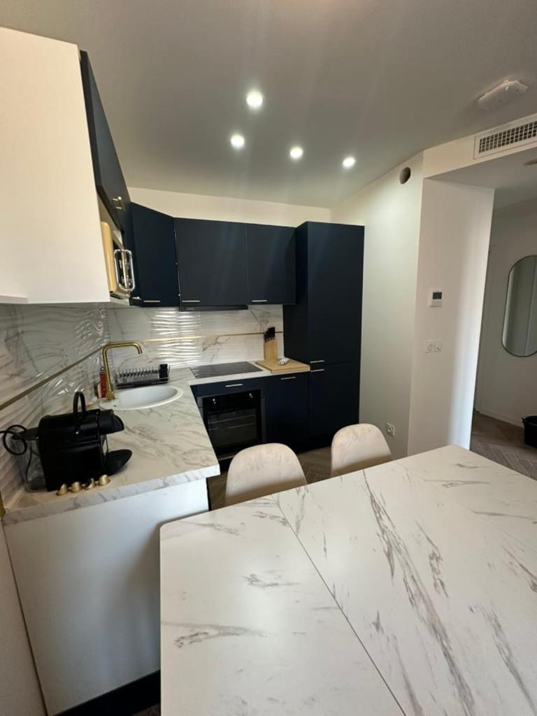 Moon Apartment